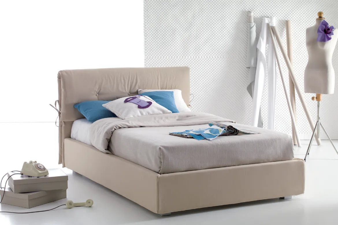 Baltimore upholstered bed